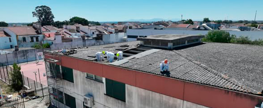 Arrancou a empreitada de remoção de fibrocimento na antiga EB2,3/s de Nisa remocao fibrocim